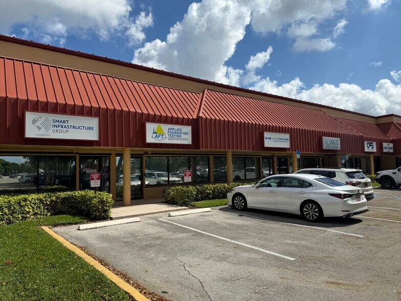 More Photos Of 4152-4230 Blue Heron Blvd W, Riviera Beach Medical For Sale