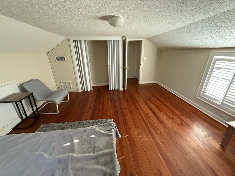 More Photos Of 2113 Wrightsville Ave, Wilmington Flex For Sale