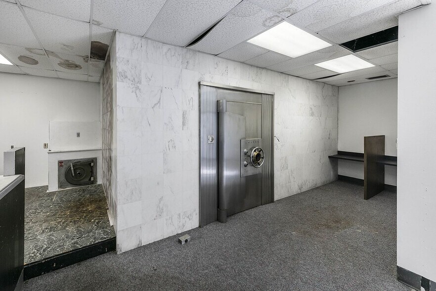 More Photos Of 1980 Oak Ridge Tpke, Oak Ridge Bank For Sale