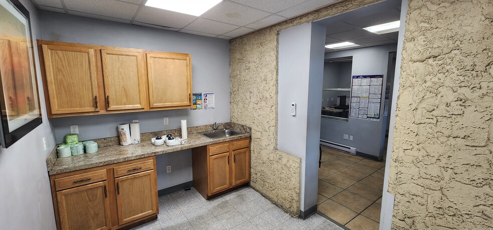 More Photos Of 730 N Main St, Waterbury Warehouse For Lease