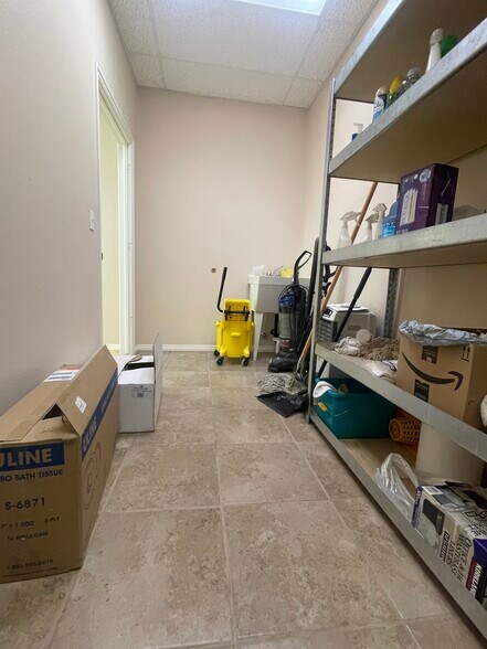 More Photos Of 1006 Aultman St, Ely Office For Sale