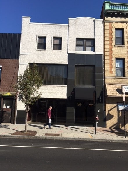 More Photos Of 180 Ferry St, Newark Storefront Retail Office For Lease