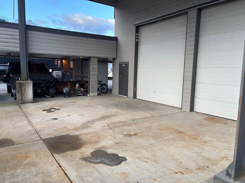 More Photos Of 37738 3 Av, Squamish Flex For Sale