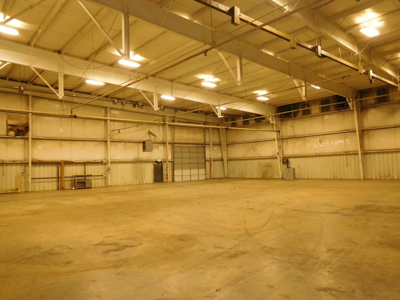 More Photos Of 917 Commerce Cir, Hanahan Warehouse For Sale