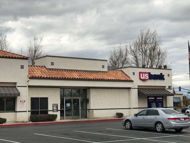 More Photos Of 1060 E Avenue J, Lancaster General Retail For Lease