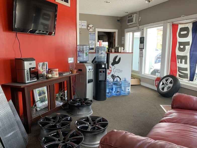 More Photos Of 262 Central Ave, Pawtucket Auto Dealership For Sale