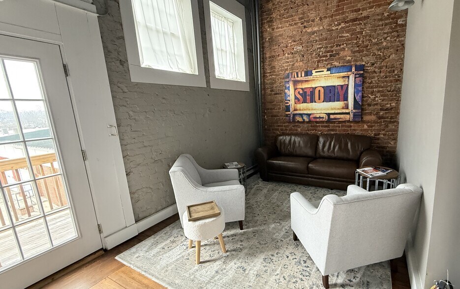 More Photos Of 25 E Main St, Buford Office For Sale