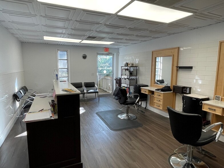 More Photos Of 4509 Bee Ridge Rd, Sarasota Medical For Sale