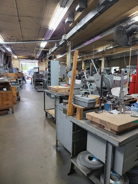 More Photos Of 15321 W Eleven Mile Rd, Oak Park Manufacturing For Sale