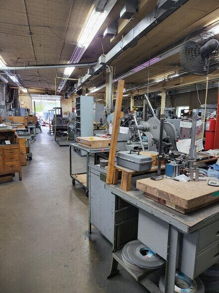 More Photos Of 15321 W Eleven Mile Rd, Oak Park Manufacturing For Sale