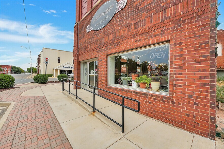 More Photos Of 100 W 4th St, Hobart Restaurant For Sale