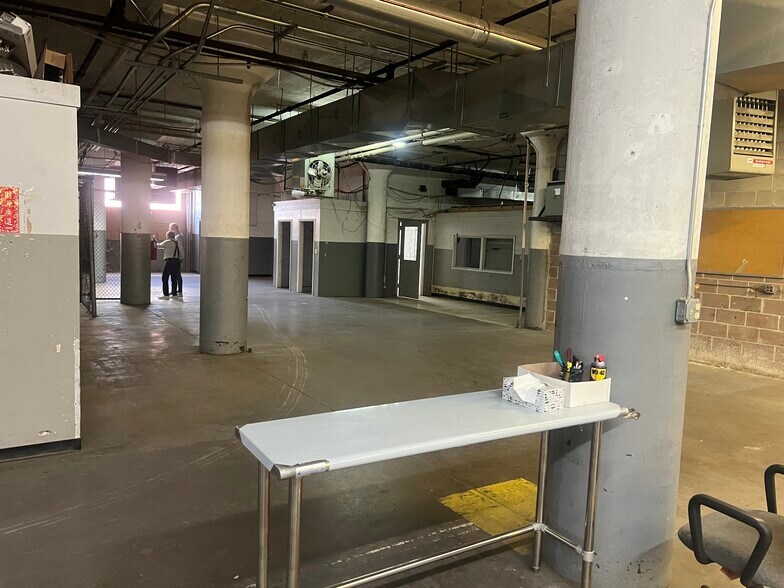 More Photos Of 425 Ferry St, Newark Self Storage For Lease