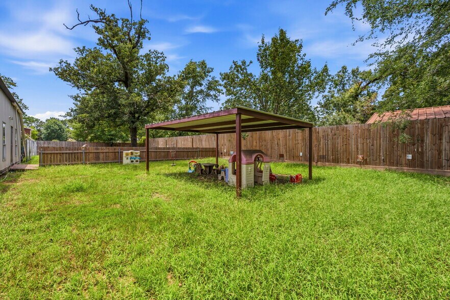More Photos Of 16737 Sprawling Oaks Dr, Conroe Daycare Center For Sale