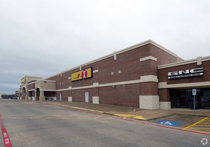 Primary Photo Of 533-605 W McDermott Dr, Allen General Retail For Lease