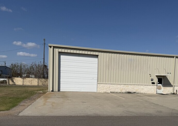 More Photos Of 4910 Leopard St, Corpus Christi Unknown For Lease