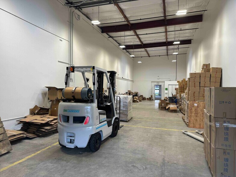 More Photos Of 330 Rancheros Dr, San Marcos Research And Development For Lease