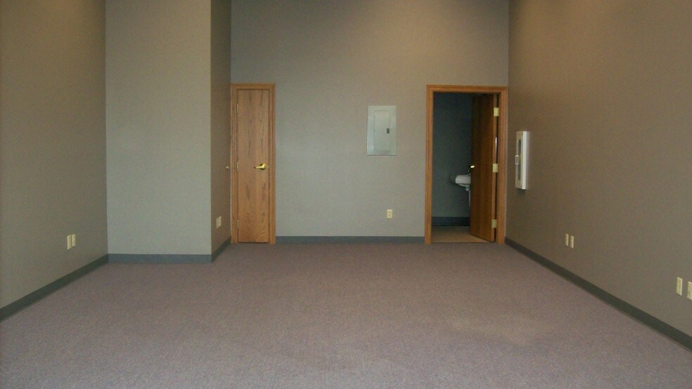 More Photos Of 1602-1650 N Bell School Rd, Rockford Storefront Retail Office For Lease