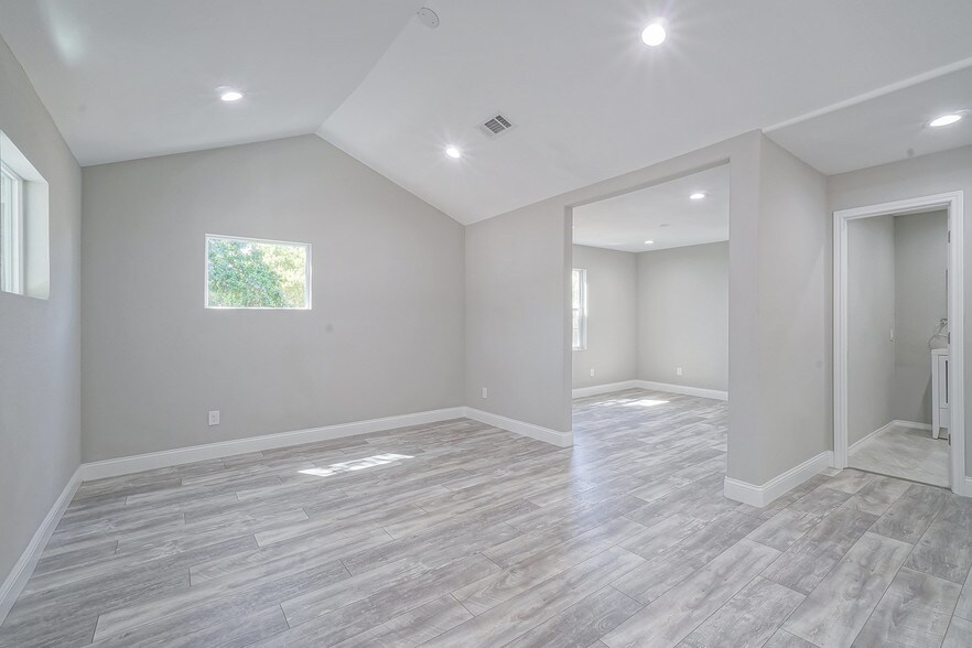 More Photos Of 6864 Pecan St, Frisco Office For Lease