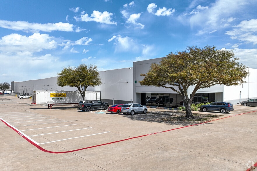Primary Photo Of 2750 113th St, Grand Prairie Distribution For Lease