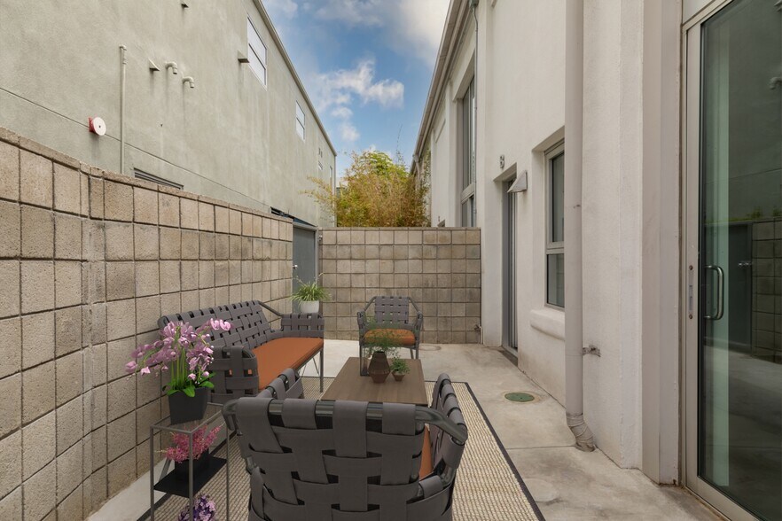 More Photos Of 2100 Abbot Kinney Blvd, Venice Office For Lease