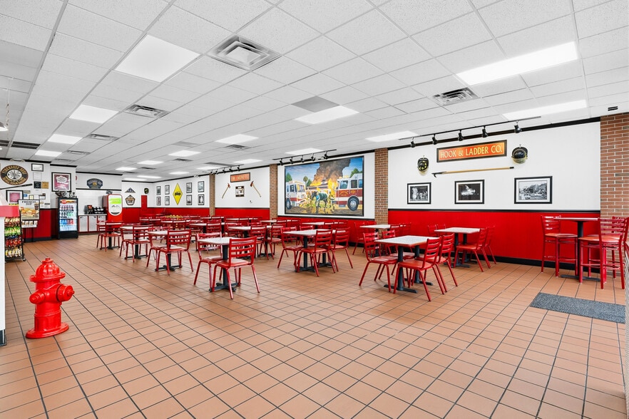 More Photos Of 18500 Veterans Blvd, Port Charlotte General Retail For Sale