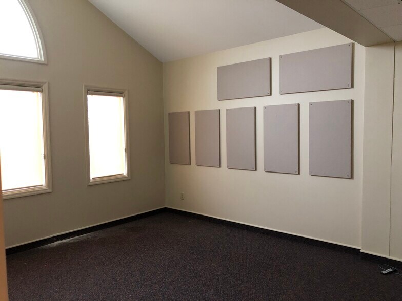 More Photos Of 3532 Irwin Simpson Rd, Mason Office Residential For Lease