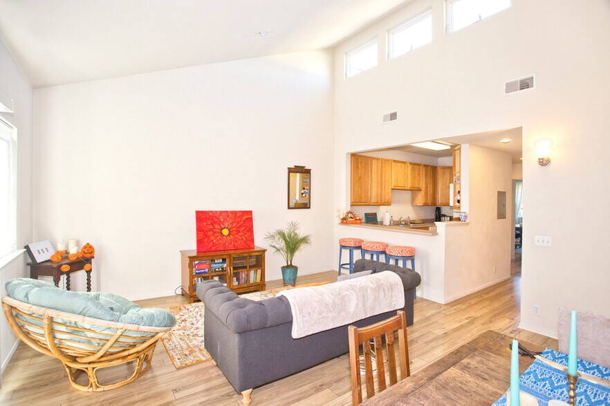 More Photos Of 7-9 Mariposa Ave, San Anselmo Storefront Retail Residential For Lease