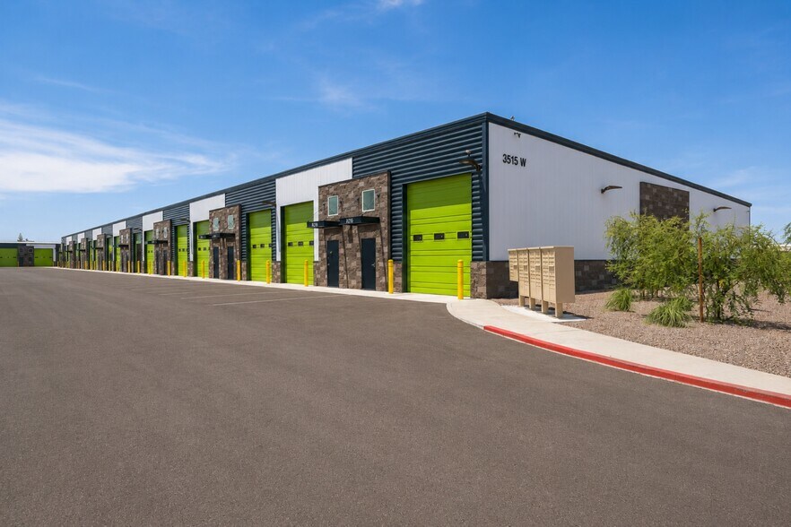 More Photos Of 7915 Glen Harbor Blvd, Glendale Showroom For Lease