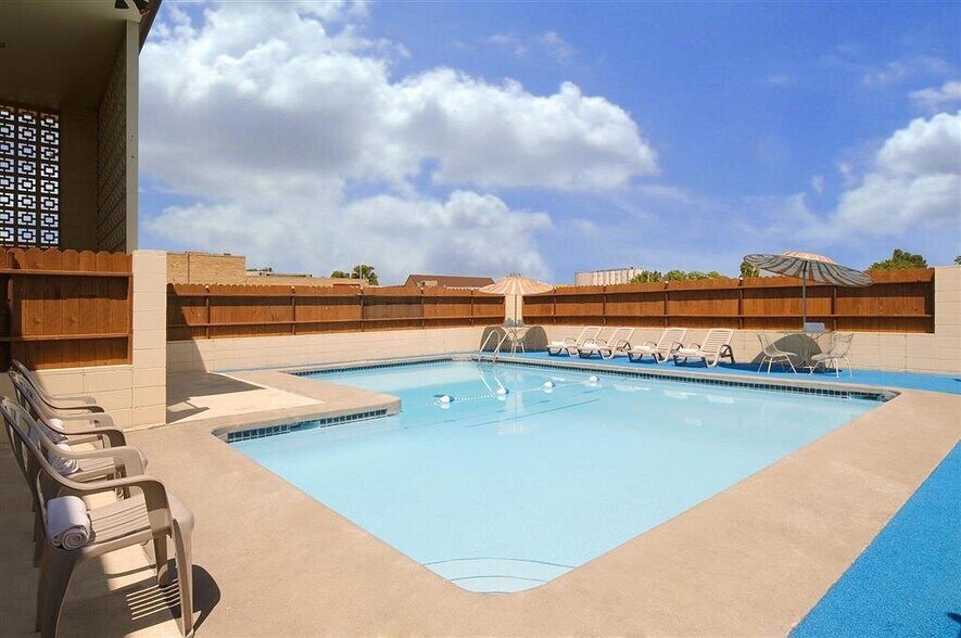 More Photos Of 602 E 4th St, North Platte Hotel For Sale