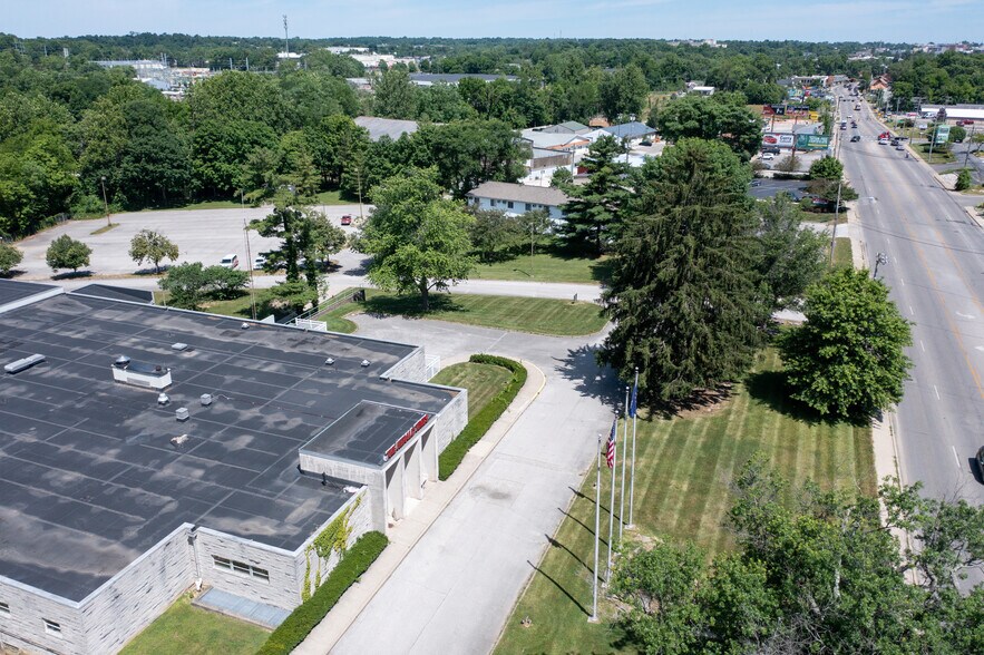 More Photos Of 1900 S Walnut St, Bloomington Manufacturing For Sale