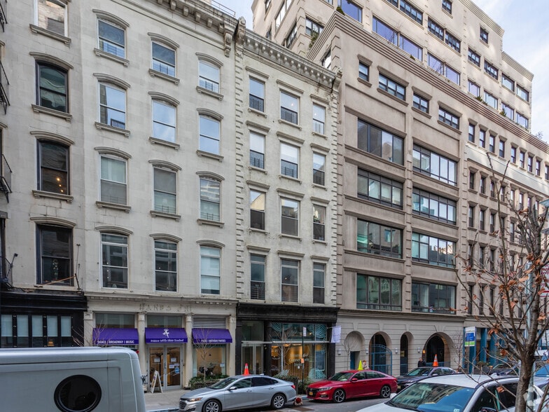 More Photos Of 21 Warren St, New York Apartments For Lease