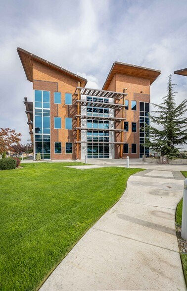 More Photos Of 8905 W Gage Blvd, Kennewick Office For Lease