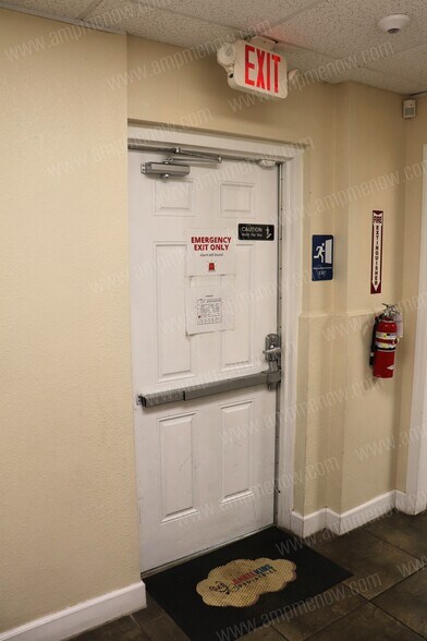 More Photos Of 8225 Normandy Blvd, Jacksonville Medical For Sale