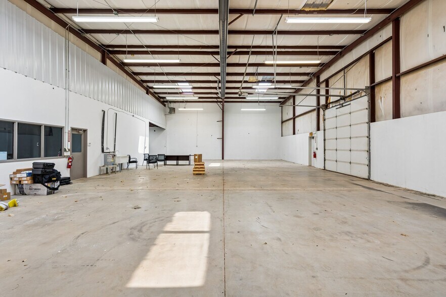 More Photos Of 7925 N Wilshire Ct, Oklahoma City Manufacturing For Sale