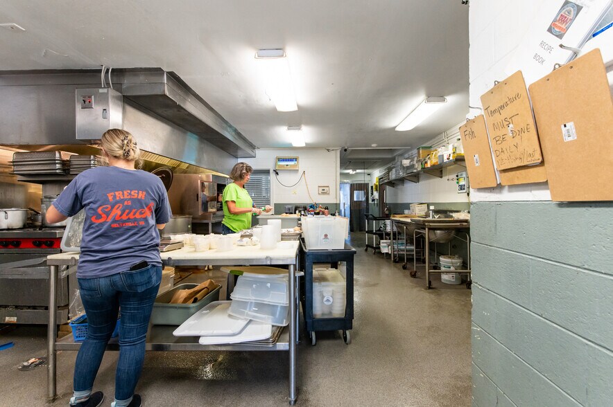 More Photos Of 16552 General Puller Hwy, Deltaville Specialty For Sale