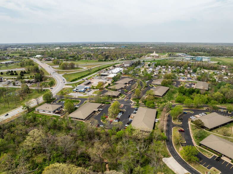 More Photos Of 1005 Beau Terre Dr, Bentonville Unknown For Lease