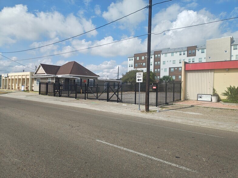 More Photos Of 1011 Santa Fe St, Corpus Christi Office For Sale