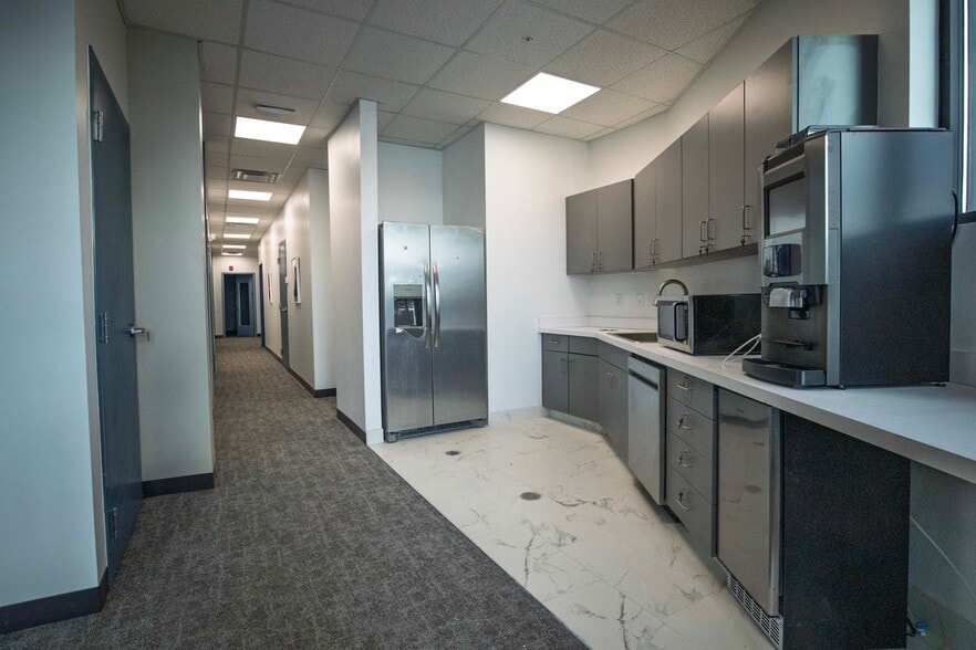 More Photos Of 3809 E 82nd St, Indianapolis Freestanding For Lease