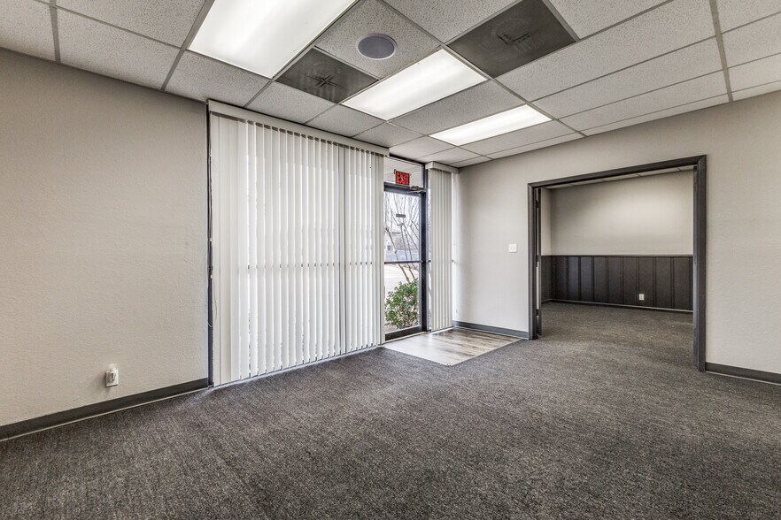More Photos Of 3301 Century Dr, Rowlett Manufacturing For Sale