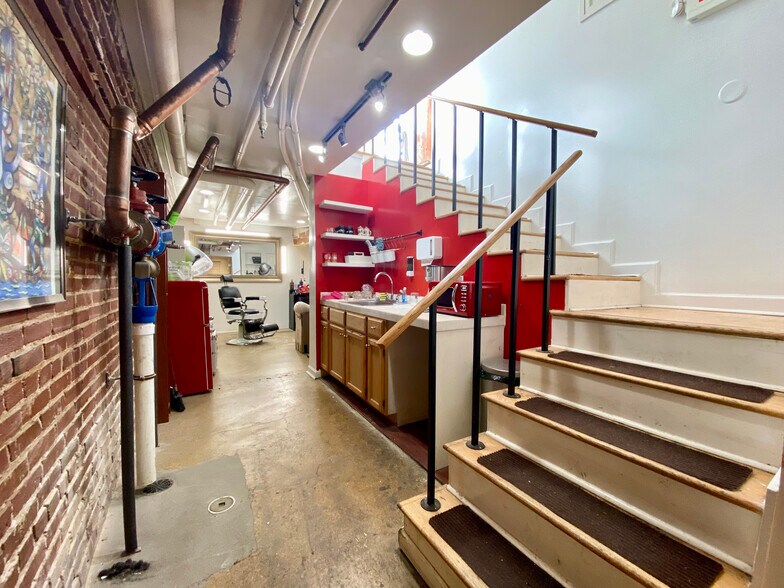 More Photos Of 107 S Front St, Memphis Office For Sale