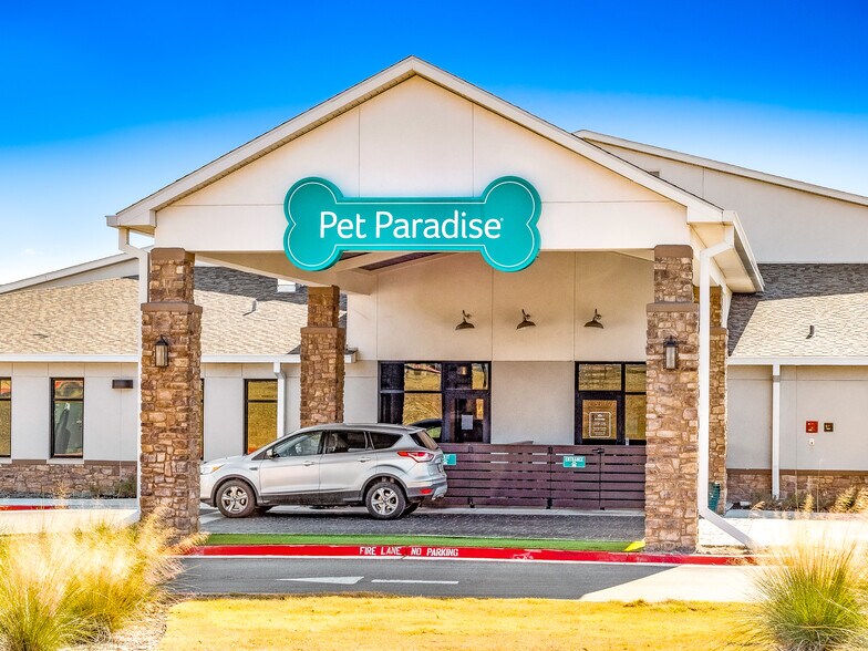 More Photos Of 716 S Interstate 35, Georgetown Veterinarian Kennel For Sale