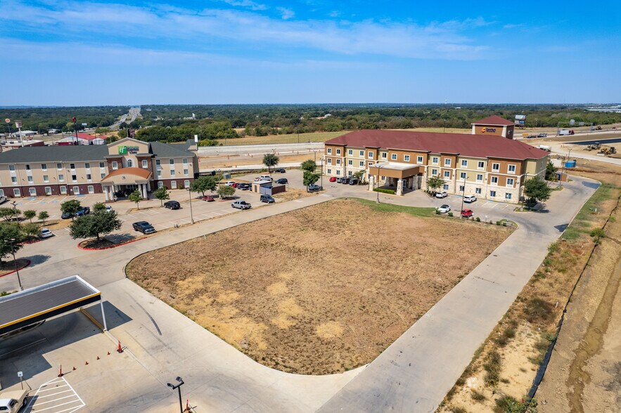 More Photos Of 805 N Parkway Dr, Alvarado Land For Lease