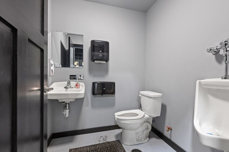 More Photos Of 218 N Main St, Beaver Dam General Retail For Sale