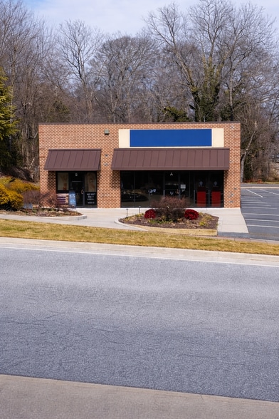 More Photos Of 193 E Pike St, Lawrenceville Freestanding For Sale