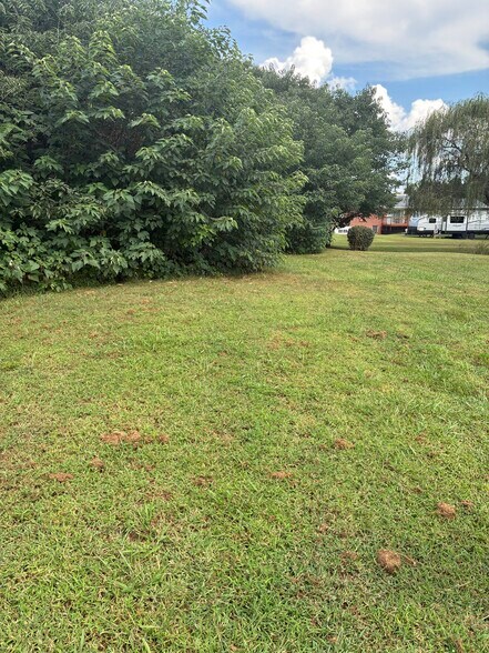 More Photos Of 1109 W Main St, Yadkinville Flex For Sale