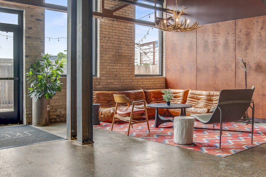 More Photos Of 1325 Quincy St NE, Minneapolis Loft Creative Space For Lease