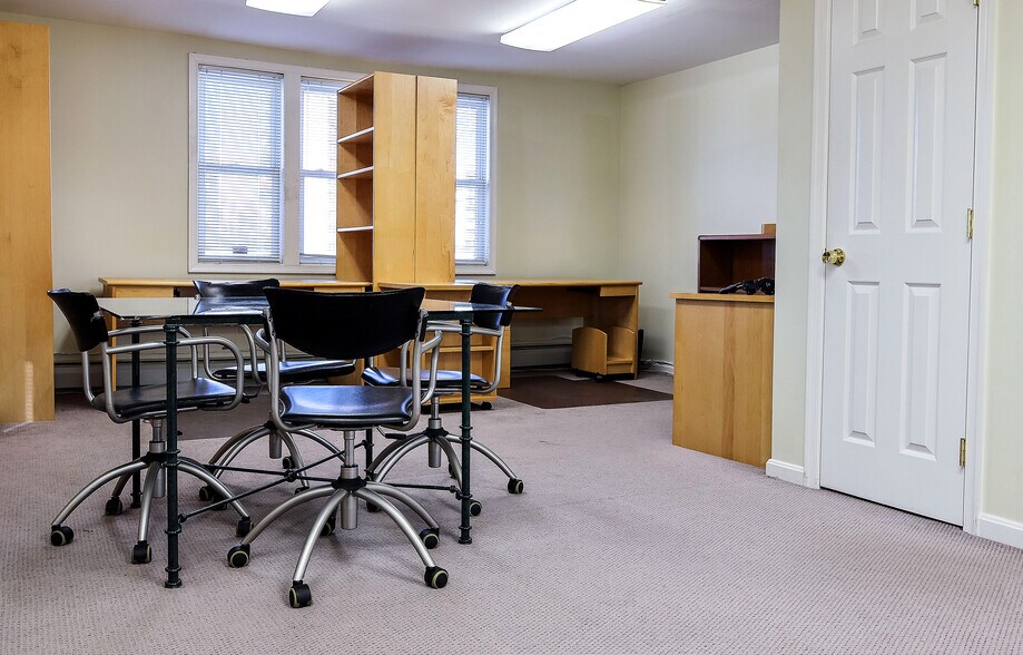 More Photos Of 566-578 23rd St S, Arlington Storefront Retail Office For Sale