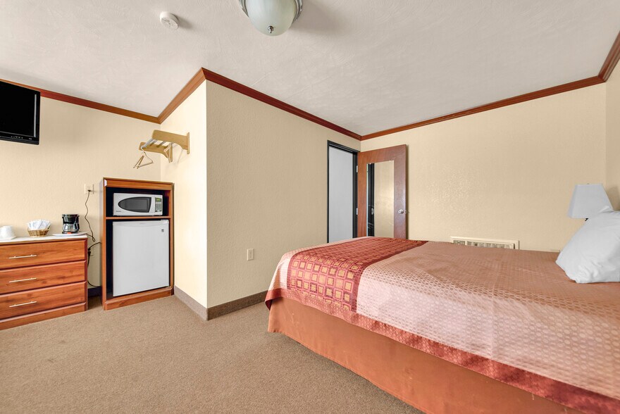 More Photos Of 625 E 1st St, Akron Hotel For Sale