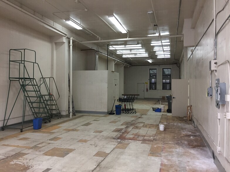 More Photos Of 531-537 8th St, Oakland Storefront Retail Residential For Lease