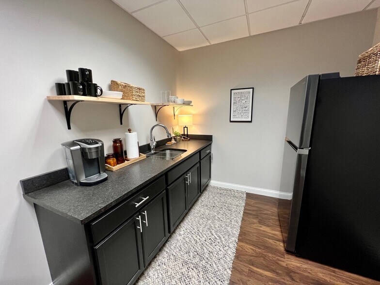 More Photos Of 308 N Peters Rd, Knoxville Office For Lease
